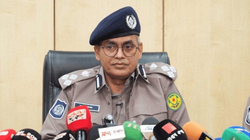 উত্তরায় শপিংমলে রিকশাচালককে হত্যার তথ্যটি গুজব: পুলিশ