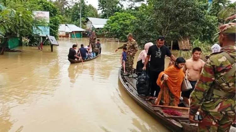 পার্বত্য চট্টগ্রামে উদ্ধার ও ত্রাণ তৎপরতা জোরদার করেছে সেনাবাহিনী