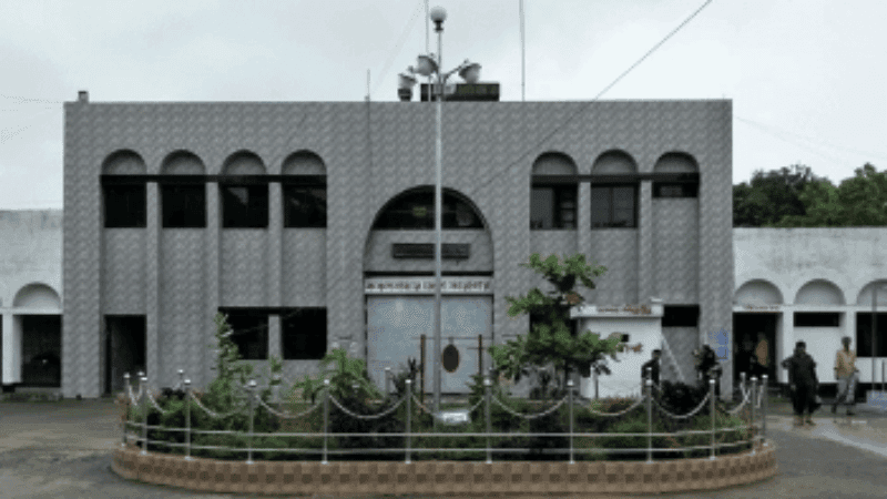 আওয়ামী লীগ নেতার বাড়ি থেকে বৃদ্ধ ও শিশুসহ ৪ জনকে কারাগারে দিল পুলিশ