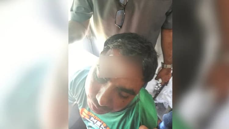 কক্সবাজার এক্সপ্রেস ট্রেনে পাথর নিক্ষেপ, জানালার কাচ ভেঙে যাত্রী আহত