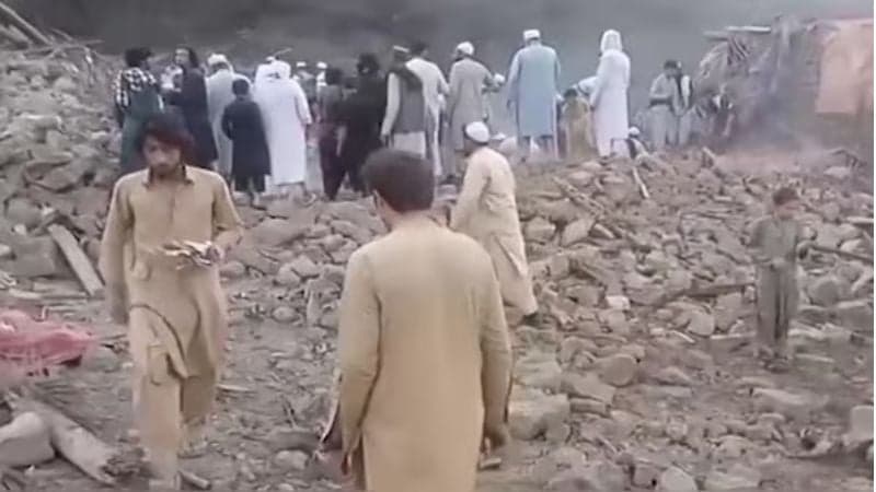 পাকিস্তানে বিমানবাহিনীর বোমা হামলায় নিহত ৩০ 