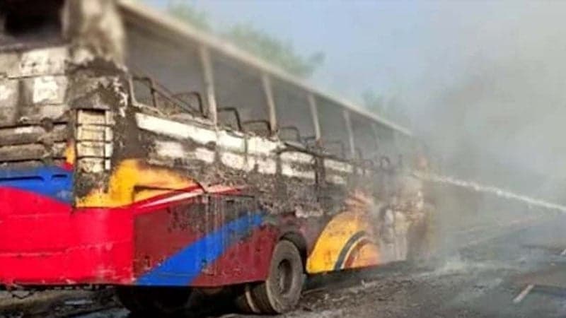 মতিঝিলে বাসে আগুন