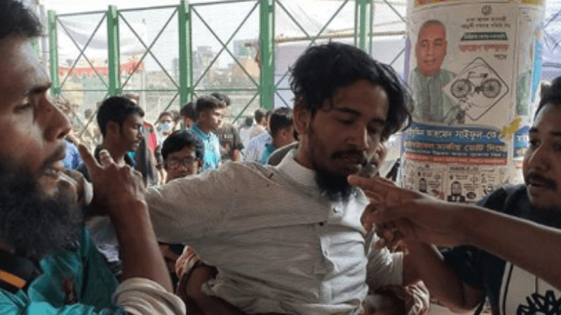 জবিতে ফুটবল খেলা নিয়ে দফায় দফায় সংঘর্ষ, সাংবাদিকসহ আহত ২০