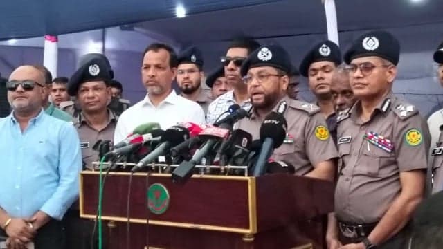 ঈদযাত্রায় অতিরিক্ত ভাড়া আদায়ে অভিযোগ পেলেই ব্যবস্থা: ডিএমপি কমিশনার