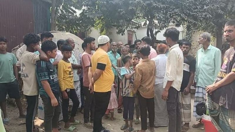 ভৈরবে আইনশৃঙ্খলা বাহিনীর তাড়া খেয়ে একজনের মৃত্যুর অভিযোগ