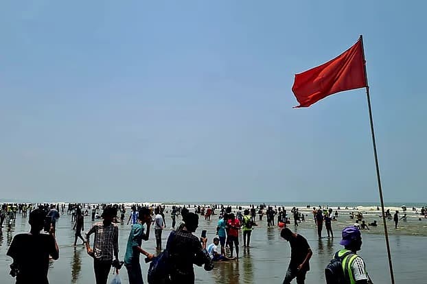 কক্সবাজারে সাগরে ভেসে যাওয়া বাবা-ছেলের মৃত্যু