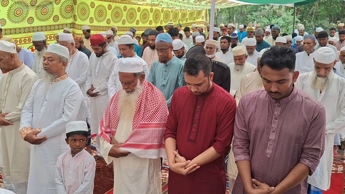 মধ্যপ্রাচ্যের সঙ্গে মিল রেখে কয়েক জেলায় ঈদ উদযাপন
