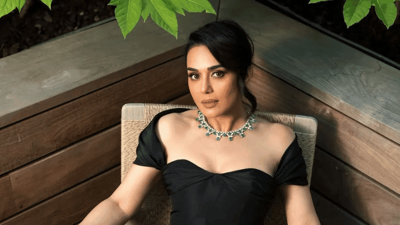 লস অ্যাঞ্জেলেসের সংসার থেকে আবার বলিউডে ফিরছেন প্রীতি জিনতা