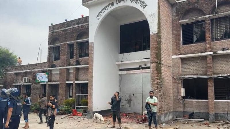 গোপালগঞ্জ জেলা কারাগারে হামলা-ভাঙচুর