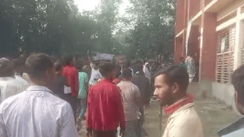 শেরপুরে ধানের শীষে সিল মারা শতাধিক ব্যালট উদ্ধার, আটক ২