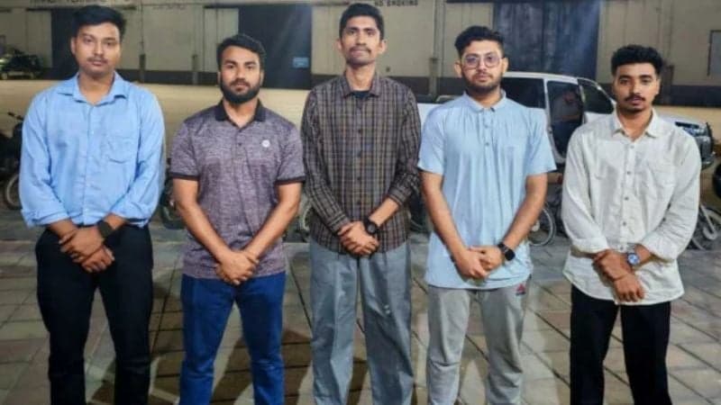 আরব সাগরে ক্ষেপণাস্ত্র হামলার শিকার হওয়া জাহাজ থেকে ৫ বাংলাদেশিসহ ১৮ নাবিক উদ্ধার