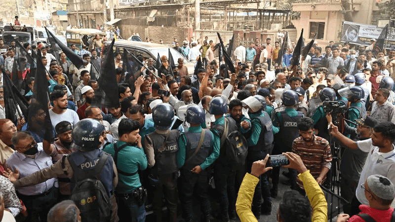 চট্টগ্রাম বন্দরে অচলাবস্থা, কাল আরও কঠোর কর্মসূচি