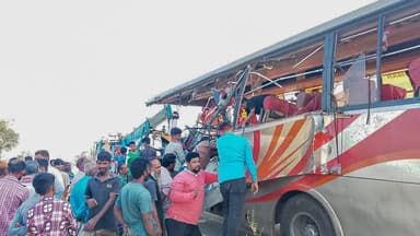 রংপুরের মিঠাপুকুরে দাঁড়িয়ে থাকা ডাম্প ট্রাকে বাসের ধাক্কা, নিহত ৩