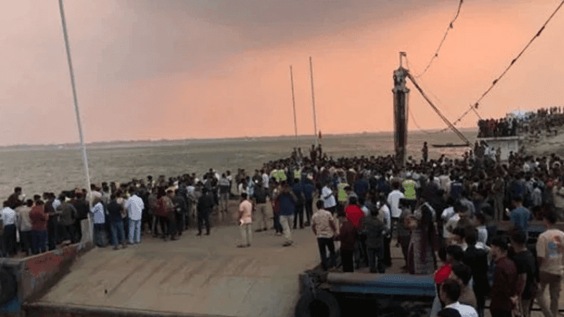 ৩০ ফুট গভীরে ডুবে গেছে বাস, ঝড়বৃষ্টিতে উদ্ধার কার্যক্রম ব্যহত