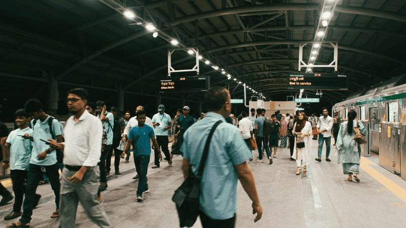 মেট্রোরেলে রাতে চলাচলের সময় বাড়ানোর পরিকল্পনা