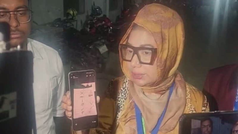 এবার রিটার্নিং অফিসারের কার্যালয়ে মির্জা আব্বাসের স্ত্রী