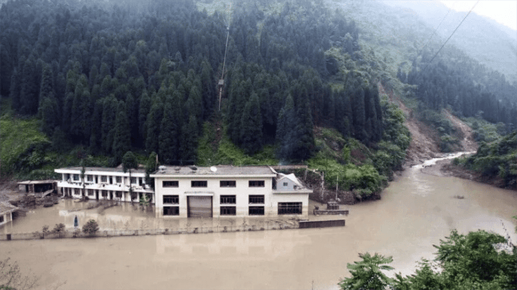 চীনে ভারি বর্ষণে কাদা ও ভূমিধস, নিহত ১৬
