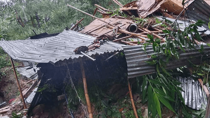 চট্টগ্রামে পাহাড়ধসে দুই শিশুর মৃত্যু