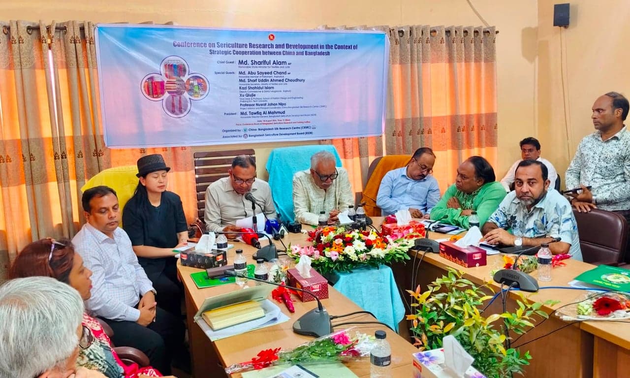 রাজশাহীর রেশমে ফিরছে গৌরব, চীনের বাজারে বাড়ছে সম্ভাবনা