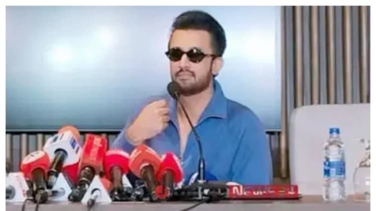 ঢাকায় এসে নতুন অ্যালবামের ঘোষণা দিলেন আতিফ আসলাম