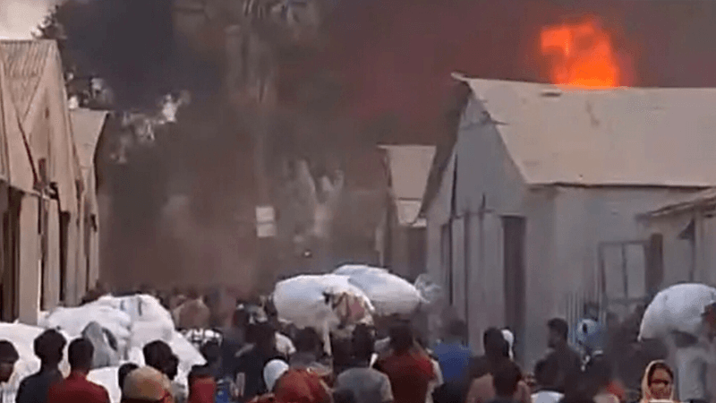 গাজীপুরে ঝুটের আগুন ছড়িয়ে পড়েছে ১০ গুদামে