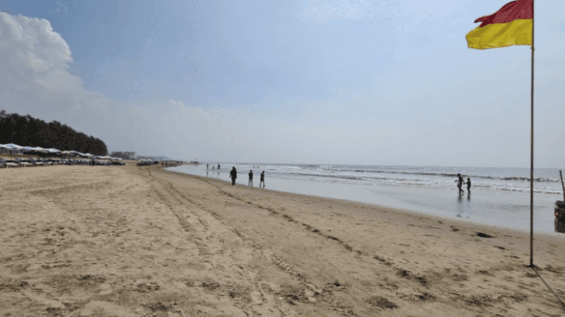 কক্সবাজার সমুদ্রসৈকতে ভেসে এল পা ও মাথাবিহীন মরদেহ