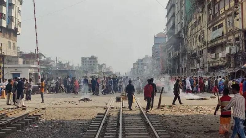 ঢাকার সঙ্গে নারায়ণগঞ্জ, খুলনা ও রাজশাহীর রেল যোগাযোগ বন্ধ