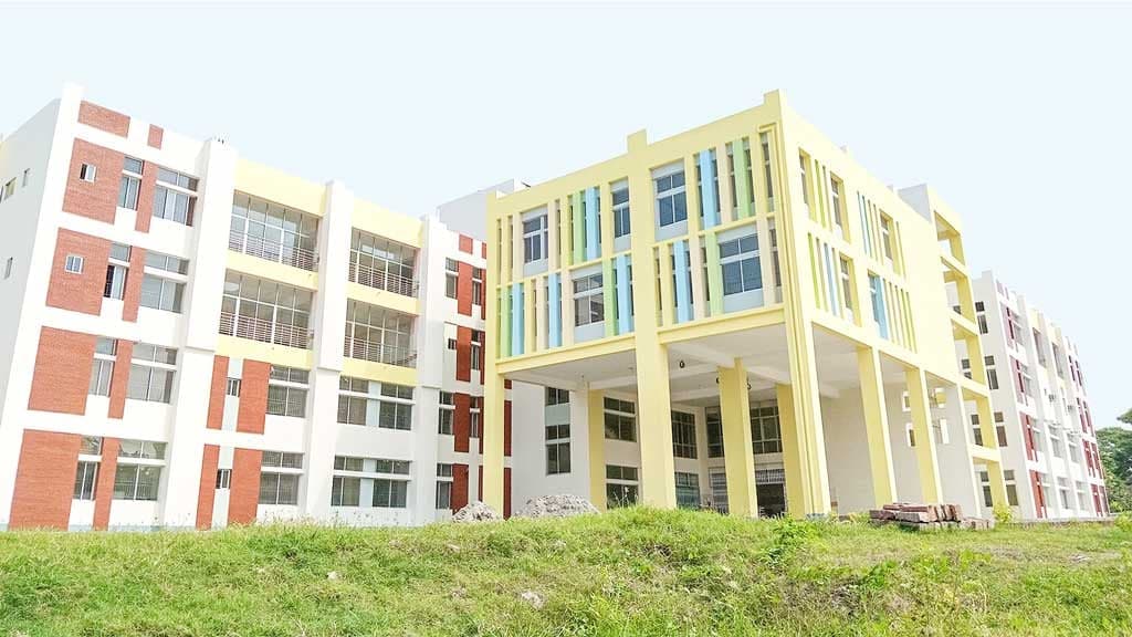 নির্মাণকাজ শেষ হওয়ার পরও কেন হাসপাতাল বুঝে নিতে গড়িমসি