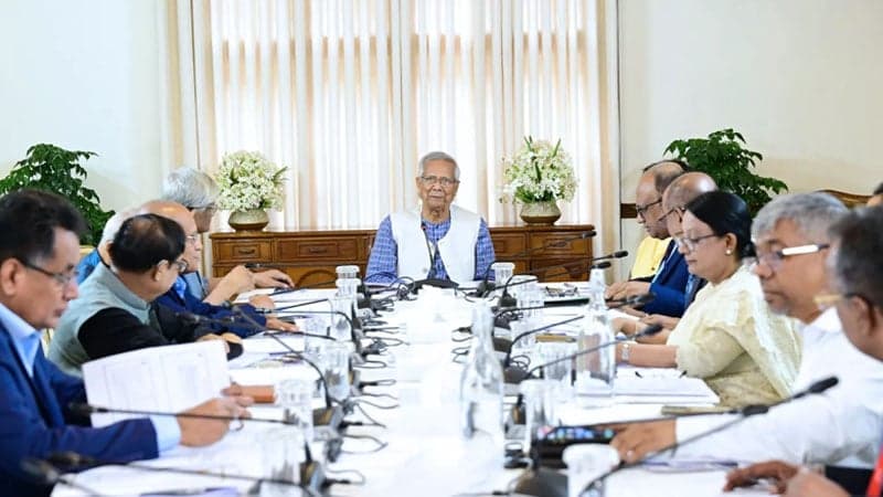 পাচারের অর্থ উদ্ধারের অগ্রগতি নিয়ে বৈঠক করলেন প্রধান উপদেষ্টা