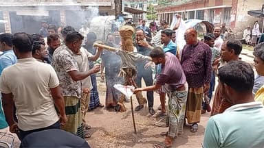 গাজী নজরুলের পদত্যাগ দাবিতে শ্যামনগরে টানা পঞ্চম দিনের বিক্ষোভ, কুশপুতুল দাহ
