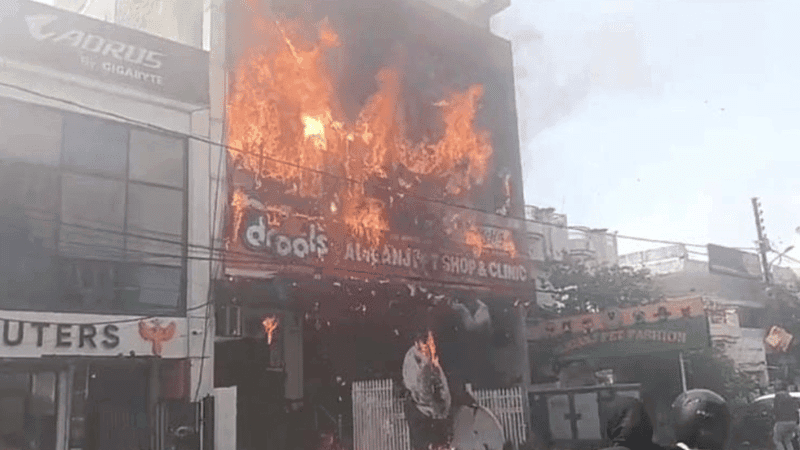 ভারতের উত্তরপ্রদেশে কোচিং সেন্টারে ভয়াবহ আগুনে নিহত ১৩