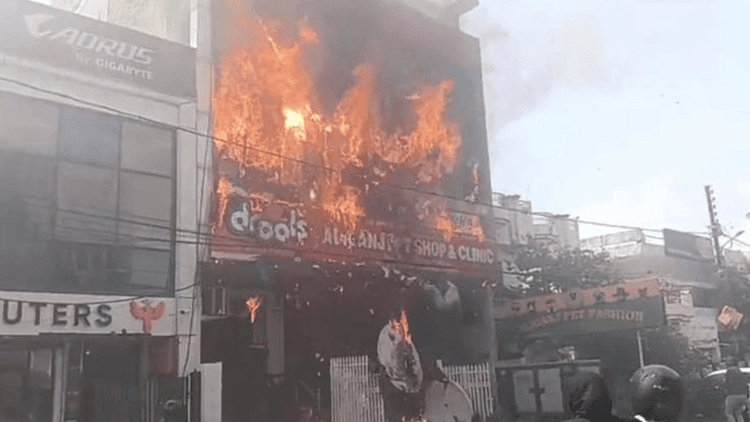 ভারতের উত্তরপ্রদেশে কোচিং সেন্টারে ভয়াবহ আগুনে নিহত ১৩
