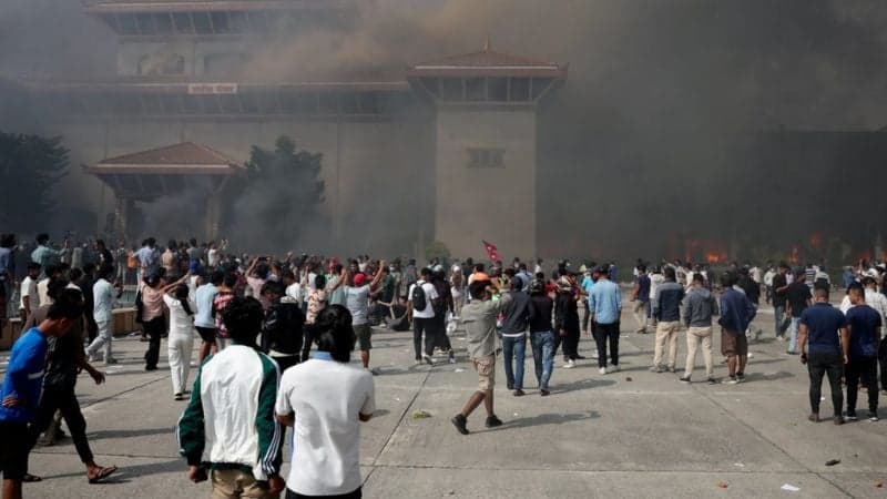 নেপালে কারাগার থেকে পলাতক সাড়ে ১৩ হাজার কয়েদি, গুলিতে নিহত ২ 