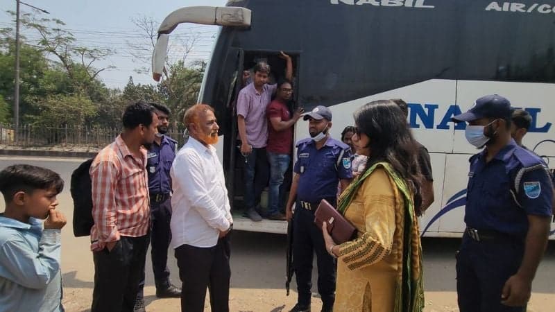 সাভারে ঈদযাত্রায় ভাড়া বেশি নেয়ার অভিযোগে জরিমানা