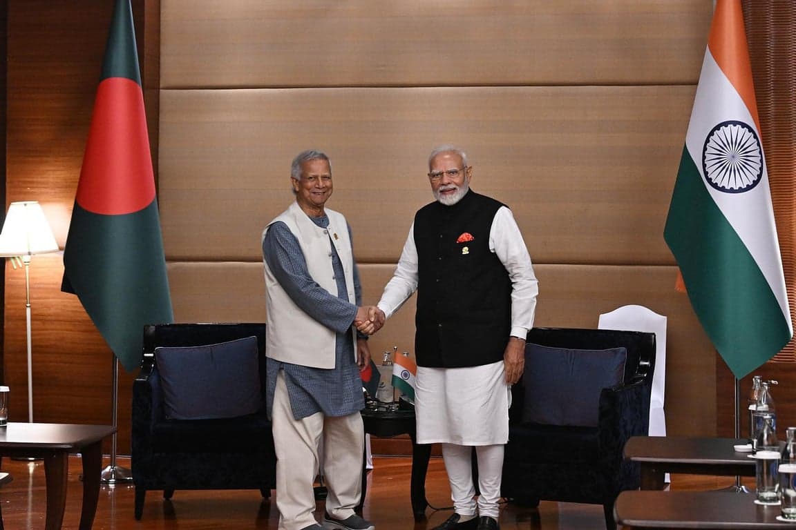 ব্যাংককে বৈঠকে ড. ইউনূস-নরেন্দ্র মোদী