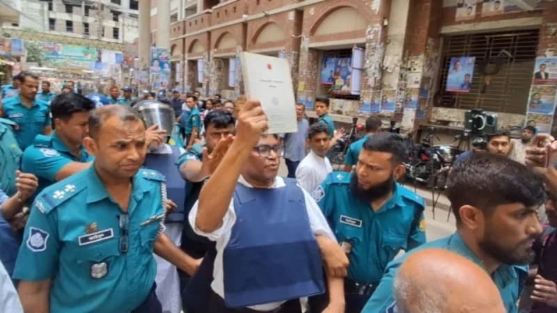 রাষ্ট্রের কাছে ৫ কোটি টাকা ক্ষতিপূরণ চেয়েছেন ঢাবি অধ্যাপক কার্জন