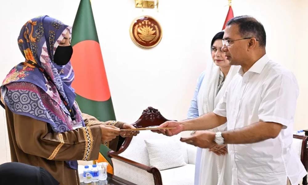হাটহাজারী দুর্ঘটনায় নিহত দুই সেনা সদস্যের পরিবারকে প্রধানমন্ত্রীর আর্থিক সহায়তা