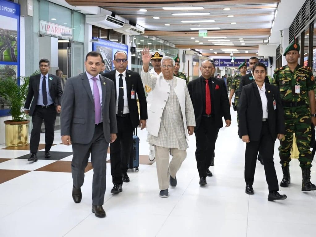 জাপানের উদ্দেশে ঢাকা ছেড়েছেন প্রধান উপদেষ্টা