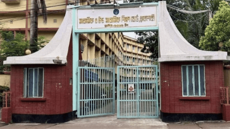 রাজশাহী শিক্ষা বোর্ডে বিশেষ ব্যবস্থায় এইচএসসি দিল পরীক্ষা দিতে না পারা ৩৪ জন