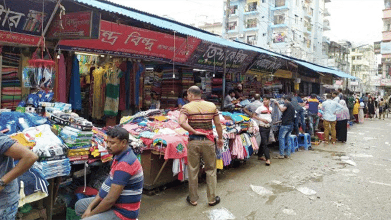 চাঁদা না দেয়ায় মোহাম্মদপুর কৃষি মার্কেটে দোকান বন্ধ, প্রতিবাদে বিক্ষোভ