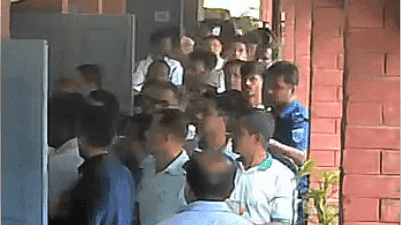 ইউএনও কার্যালয়ে পুলিশ সদস্যকে লাথি, ছাত্রদল নেতাসহ দুজনের বিরুদ্ধে মামলা