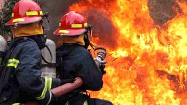 ডেমরায় কেমিক্যাল গুদামে আগুন, নিয়ন্ত্রণে ফায়ার সার্ভিসের ৪ ইউনিট