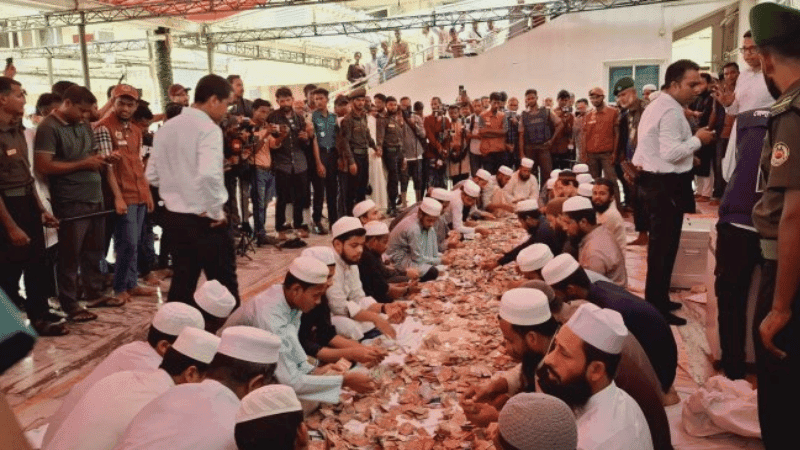 শাহজালাল মাজারের সিলগালা ডেক ও দানবাক্সে মিলল ১৮ লাখ টাকা, স্বর্ণালঙ্কার