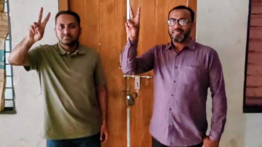 চট্টগ্রামে উত্তর জেলা আওয়ামী লীগের কার্যালয়ে টাঙানো হলো সাইনবোর্ড