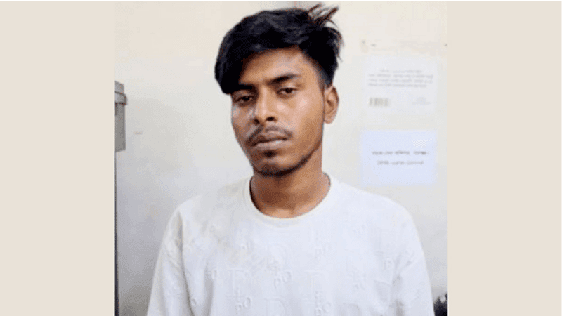 মোবাইল ফোন কিনে না দেওয়ায় বাবাকে কুপিয়ে জখম, ছেলে গ্রেপ্তার