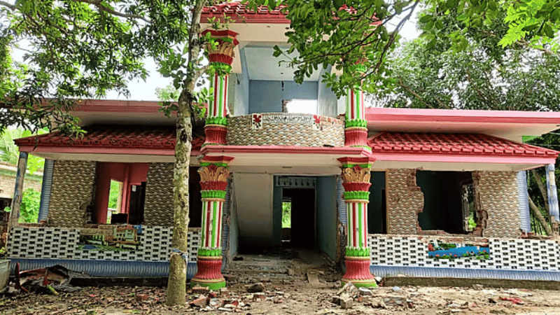 আলফাডাঙ্গায় কলেজছাত্র হত্যার জেরে ১০ বাড়িতে ভাঙচুর-হামলা-লুটপাট