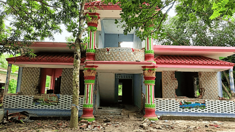 আলফাডাঙ্গায় কলেজছাত্র হত্যার জেরে ১০ বাড়িতে ভাঙচুর-হামলা-লুটপাট