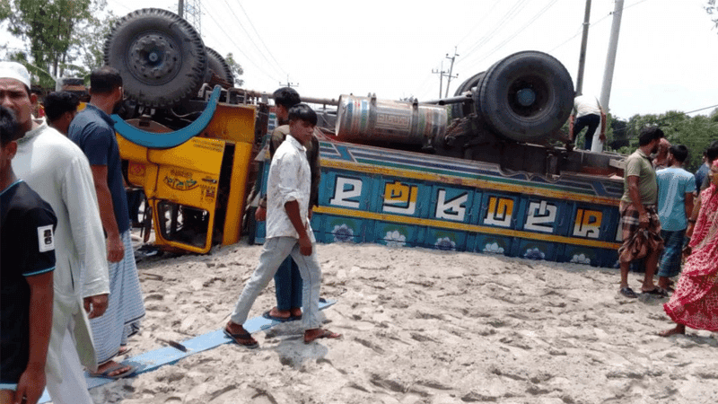 ময়মনসিংহে ট্রাক-অটোরিকশা সংঘর্ষে তিন নারী নিহত