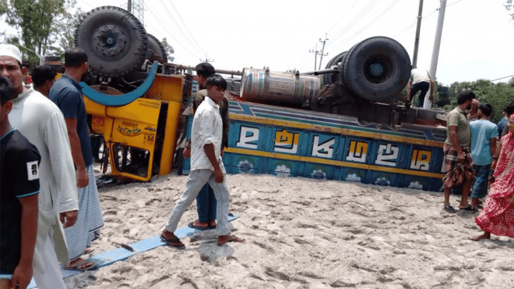 ময়মনসিংহে ট্রাক-অটোরিকশা সংঘর্ষে তিন নারী নিহত