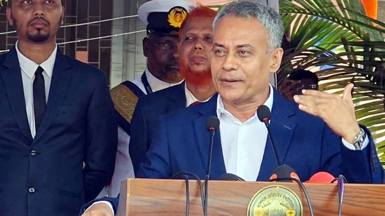 হরমুজ প্রণালিতে আটকে পড়া জাহাজ নিয়ে কূটনৈতিক যোগাযোগ চলছে: নৌপরিবহনমন্ত্রী